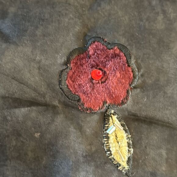 Reaction Kenneth Cole 100% Silk Black and Red Embroidered Shawl - Picture 7 of 7